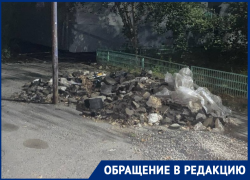 Мусорный коллапс на парковке: капитальный ремонт обернулся свалкой на переулке Лермонтова