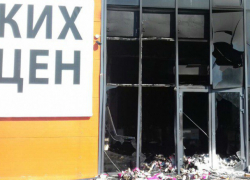 Пожар в двухэтажном магазине «Удачный выбор» попал на видео