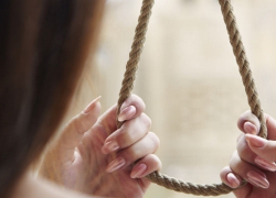 В Волгодонске в собственной квартире повесилась 39-летняя женщина