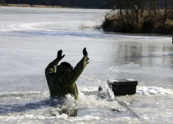52-летний волгодонец провалился под лед на Сухосоленовской балке