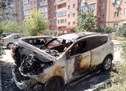 «Форд Куга» сгорел на Весенней в Волгодонске 