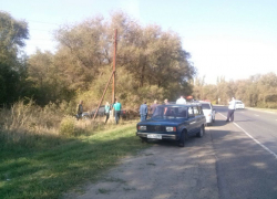 В Волгодонске, в районе ВОЭЗа, блондинка за рулем «Хундая» врезалась в столб