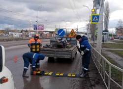 В старом городе возле остановки «Путепровод» установили искусственные дорожные неровности 