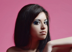 Брюнетка с двумя высшими образованиями — третья претендентка на титул «Мисс Блокнот-2014»