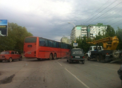 Сломавшийся автобус и «мелкое» ДТП спровоцировали пробки по всему городу