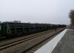 В Волгодонск прибыл грузовой поезд с трубами для нового газопровода