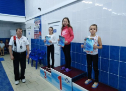 Более 300 пловцов приняли участие в городских соревнованиях по плаванию