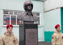 Память в бронзе: в Волгодонске торжественно открыли бюст Герою России Александру Антонову