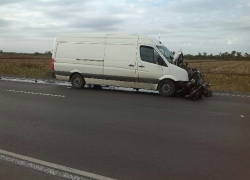 На автодороге Ростов-Волгодонск  в лобовом столкновении насмерть разбился мотоциклист