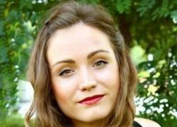 Пятая участница конкурса «Мисс Блокнот» поет, готовит шашлык и вышивает крестиком