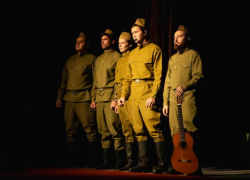 Волгодонск почтил память о победе в Сталинградской битве театральной постановкой  