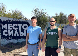 «Место силы»: группа альтруистов собственноручно создала и украсила граффити спортплощадку на забытой набережной В-9