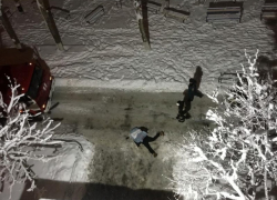 Молодой парень разбился насмерть, выпав из окна в старой части Волгодонска