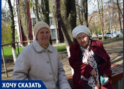 «Детям войны и ветеранам срочно нужны лавочки в тени»: бабушки с улицы Ленина просят о помощи