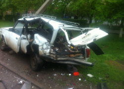 В Волгодонске водитель на «Ларгусе» «уничтожил» ВАЗ-2104, припаркованный рядом с детской поликлиникой