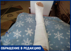 Перелом лодыжки в трех местах: волгодончанка поскользнулась на входе в школу №11 