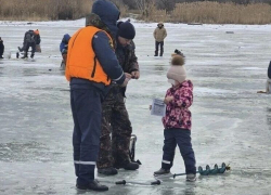 Теплый январь делает лед смертельно опасным: волгодонские спасатели предупредили жителей о риске уйти на дно