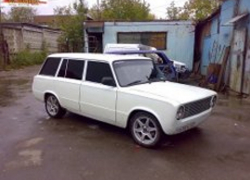 В Волгодонске во время погони молодежь на угнанной «двойке» съехала в кювет