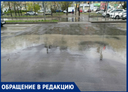 «Асфальт новый, а лужи старые»: волгодонец о новом пешеходном переходе на Строителей 