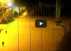 Вандал повредил подсветку на площади Победы в Волгодонске