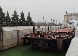 На Цимлянском водохранилище навигацию завершили буксир с баржей