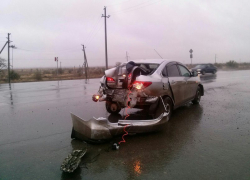 В Лагутниках автоледи, испугавшись «Газели», улетела в кювет и врезалась в столб