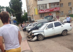 В Волгодонске «ВАЗ-2110» врезался  в продуктовый магазин