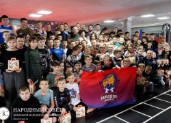 Боксер и депутат из Волгодонска Дмитрий Кудряшов посетил юных спортсменов из ДНР