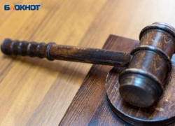 Более 100 тысяч рублей волгодонец отсудил у «Пятерочки» за скользкую ступеньку 