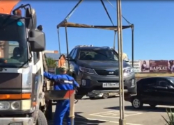 В Волгодонске машину инвалида эвакуировали с парковки для инвалидов возле ТРЦ