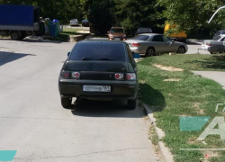 Водитель ВАЗа, сдавая назад, сбил пенсионерку