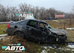 Две машины разворотило после лобового столкновения под Волгодонском