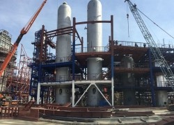 Изготовленные на Атоммаше реакторы установили в комплекс по производству экологичного топлива в Орске