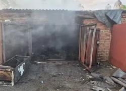 Чуть не погиб человек: взорвавшийся баллон разнес гараж изнутри ночью в Волгодонске 