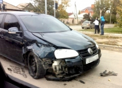 В Волгодонске водитель пытался «проскочить» на красный и протаранил «Фольксваген»