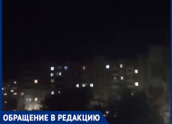  «Раньше играли в домино, а теперь в литрбол»: поющие алкоголики захватили двор с детской площадкой на В-8