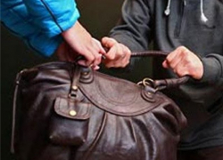 В Волгодонске грабитель «охотился» на женщин и вырывал у них сумки