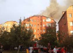 В Волгодонске пожар на Гагарина перекинулся на жилое здание - репортаж с места событий