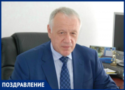 Главный врач поликлиники №3 Виктор Дорохов отмечает день рождения 