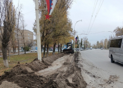 Коммунальщики вывезли излишки грунта с обочин в Волгодонске