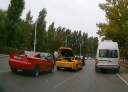 На Степной в «паровозик» попали два спорткара, - очевидец
