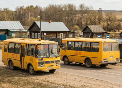 Два школьных деревенских автобуса выставили на продажу в Цимлянском районе 