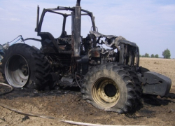 Под Морозовском сгорел трактор стоимостью в пять «Бентли»