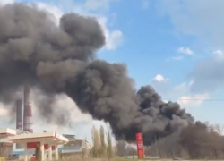 Огромный столб черного дыма появился рядом с Волгодонской ТЭЦ-2