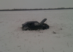 ВАЗ-2114 вылетел с автодороги «Элиста-Зимовники» и перевернулся