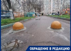 «Теперь у каждого подъезда можно дороги перегораживать?»: в Волгодонске жители двух соседних домов конфликтуют из-за проезда