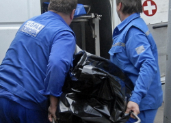 Мертвого волгодонца с травмами нашли в машине после пожара в гараже 