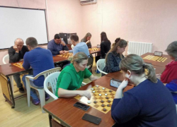 В Волгодонске определили лучших шашистов, шахматистов и пловцов среди трудящихся