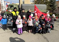 Патрульный автомобиль с мигалками, военная машина, полицейские и герой СВО: незабываемый  День защитника Отечества прошел в детсаду Волгодонска