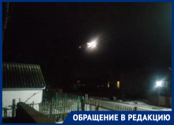 В Цимлянске искрящие провода под ветром создают угрозу пожара